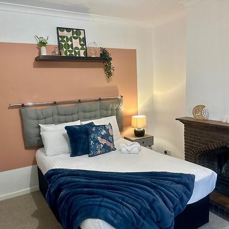 Spacious 4 Bed Home Near Nec, Jlr & Airport Parking For 3 Cars Ideal For Contractors! Σόλιχαλ Εξωτερικό φωτογραφία