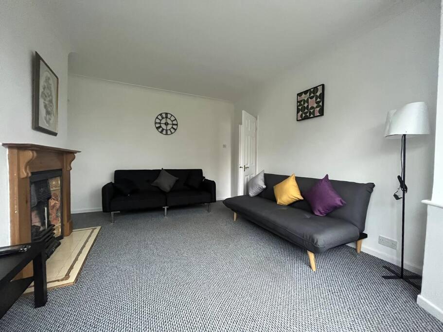 Spacious 4 Bed Home Near Nec, Jlr & Airport Parking For 3 Cars Ideal For Contractors! Σόλιχαλ Εξωτερικό φωτογραφία