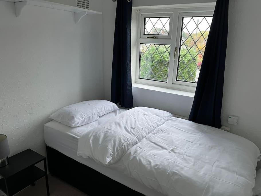 Spacious 4 Bed Home Near Nec, Jlr & Airport Parking For 3 Cars Ideal For Contractors! Σόλιχαλ Εξωτερικό φωτογραφία