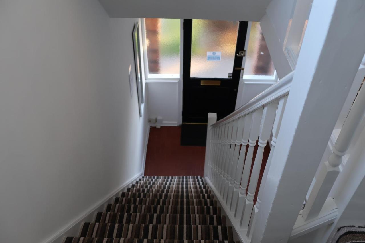 Spacious 4 Bed Home Near Nec, Jlr & Airport Parking For 3 Cars Ideal For Contractors! Σόλιχαλ Εξωτερικό φωτογραφία