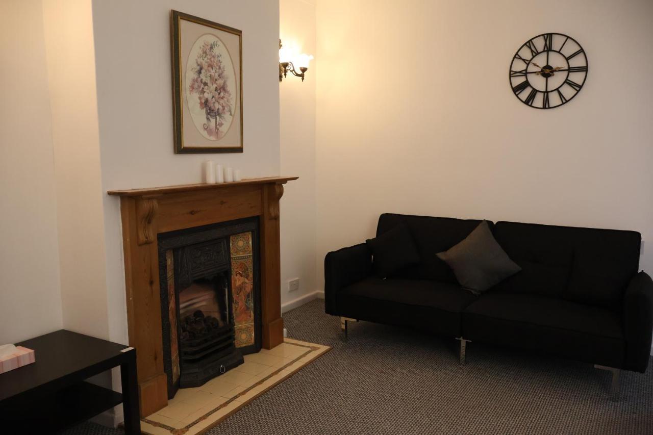 Spacious 4 Bed Home Near Nec, Jlr & Airport Parking For 3 Cars Ideal For Contractors! Σόλιχαλ Εξωτερικό φωτογραφία