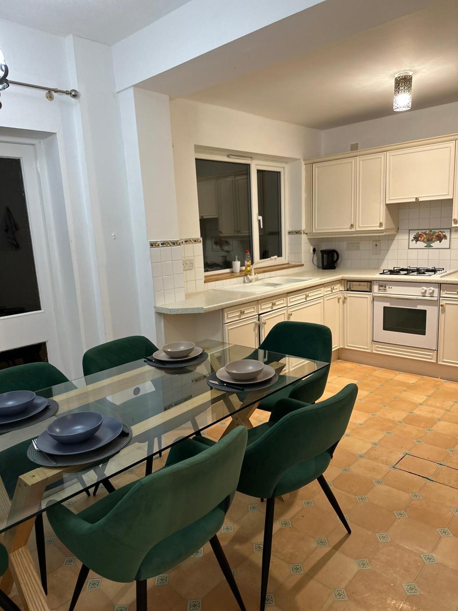 Spacious 4 Bed Home Near Nec, Jlr & Airport Parking For 3 Cars Ideal For Contractors! Σόλιχαλ Εξωτερικό φωτογραφία