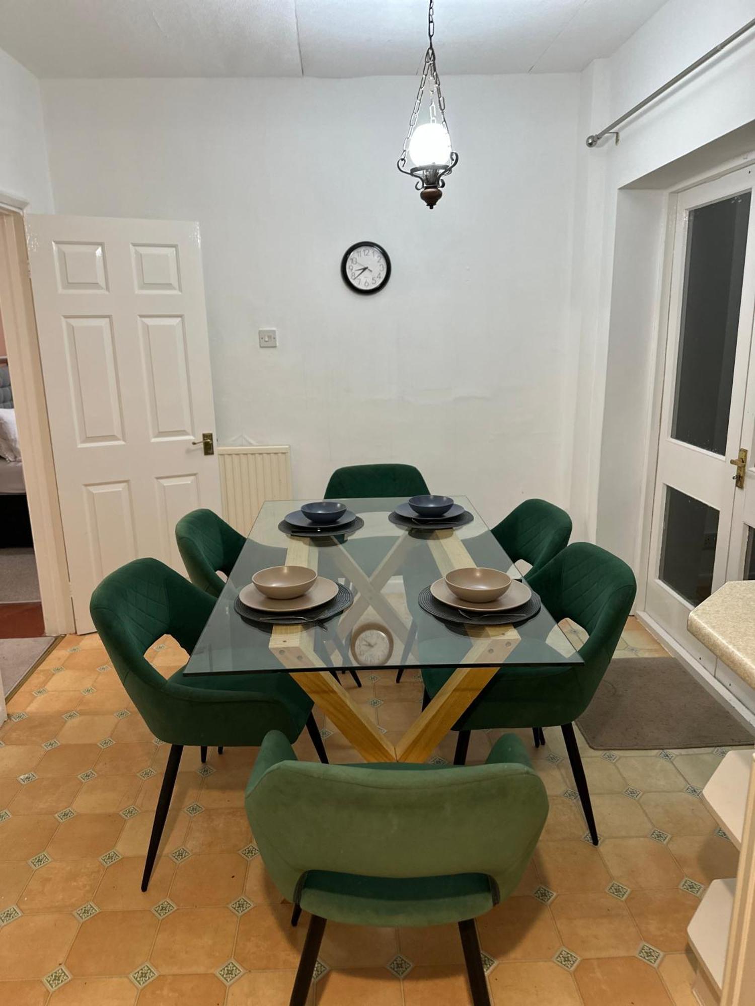 Spacious 4 Bed Home Near Nec, Jlr & Airport Parking For 3 Cars Ideal For Contractors! Σόλιχαλ Εξωτερικό φωτογραφία