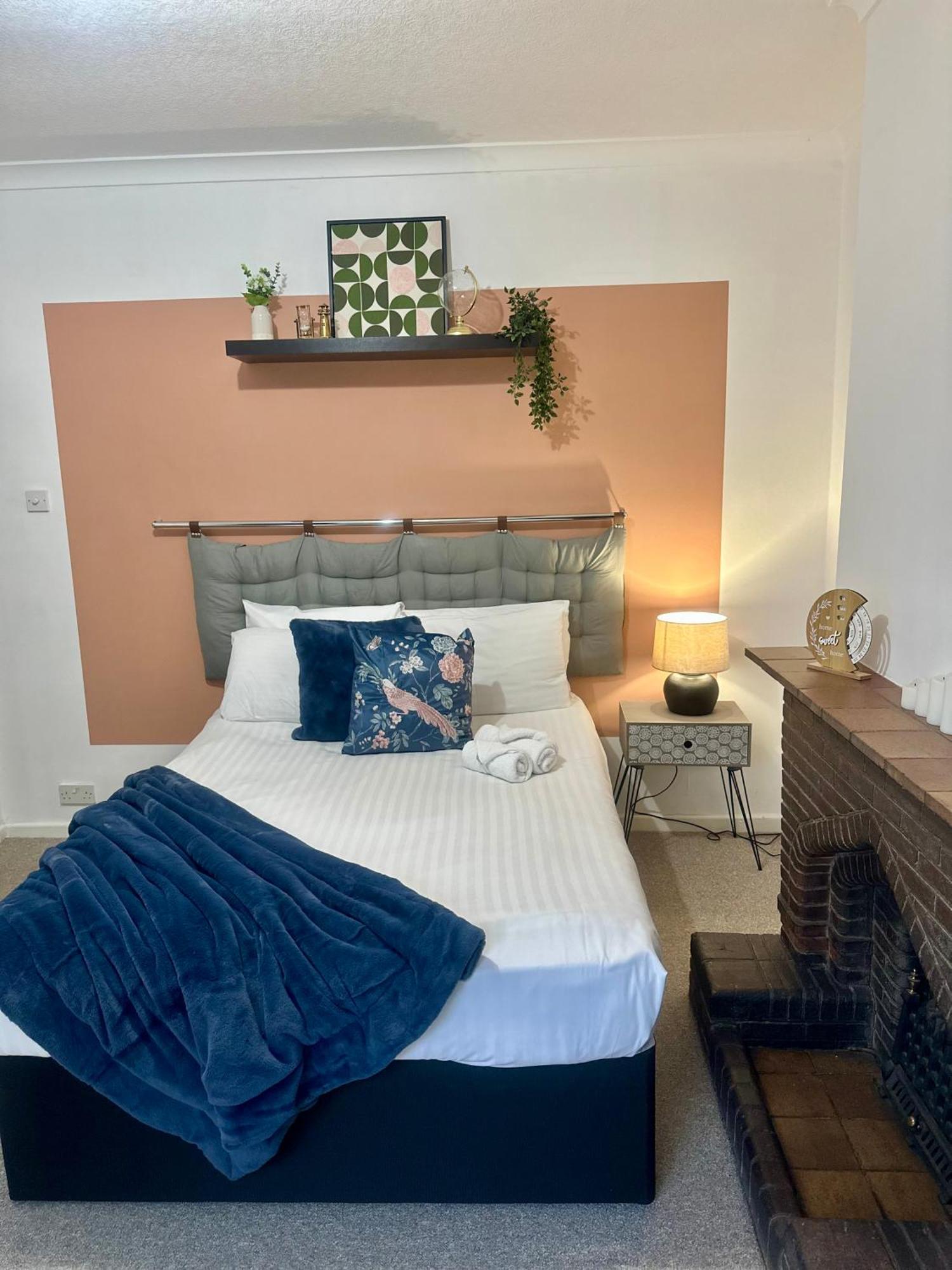 Spacious 4 Bed Home Near Nec, Jlr & Airport Parking For 3 Cars Ideal For Contractors! Σόλιχαλ Εξωτερικό φωτογραφία