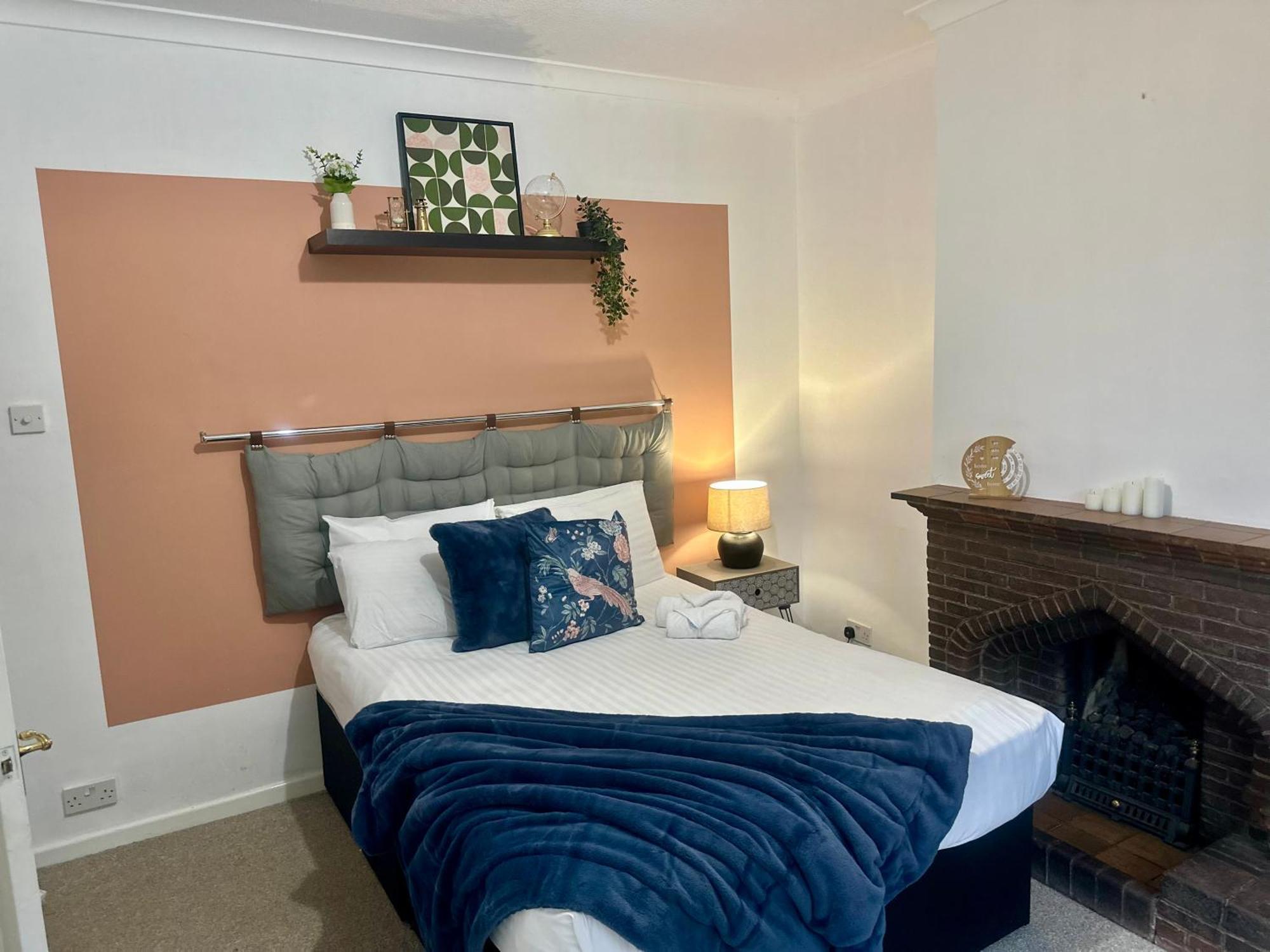 Spacious 4 Bed Home Near Nec, Jlr & Airport Parking For 3 Cars Ideal For Contractors! Σόλιχαλ Εξωτερικό φωτογραφία
